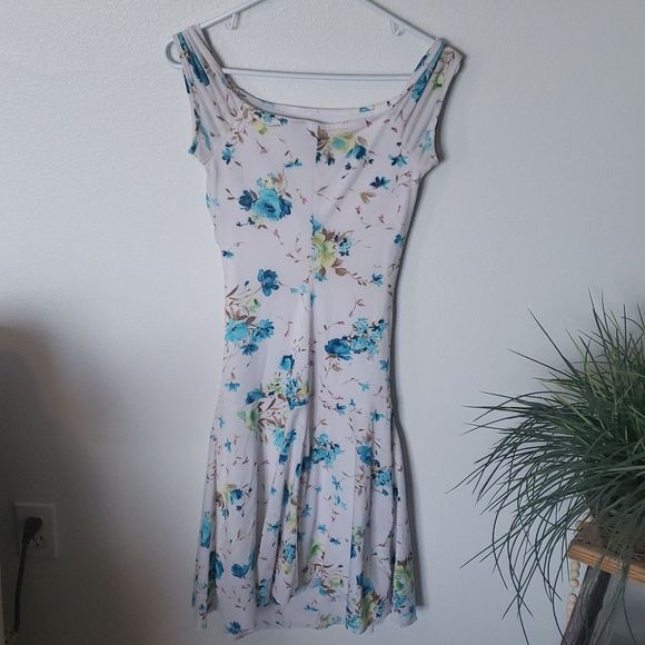 Dress  - Picture 4 of 5